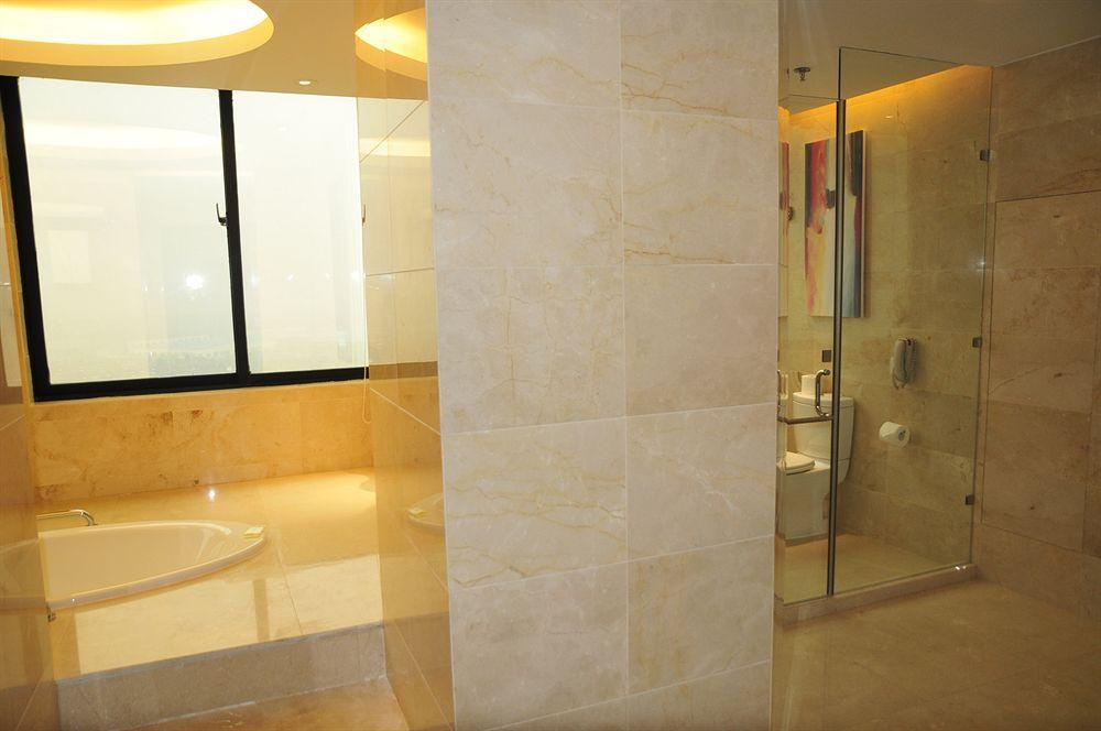 Four Points By Sheraton Taicang Екстериор снимка